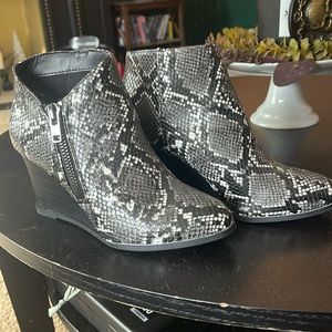 Snake Print Wedges 6.5 never worn